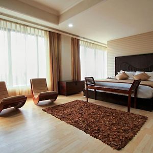 Piccadily Suite round trip airport transfers
